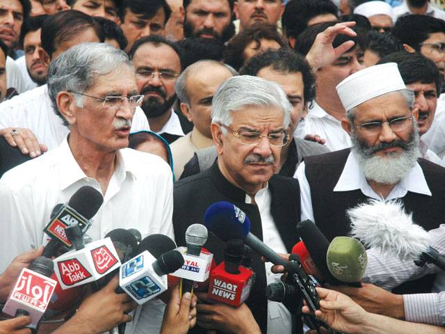 Khattak leads KP lawmakers’ march against Centre 