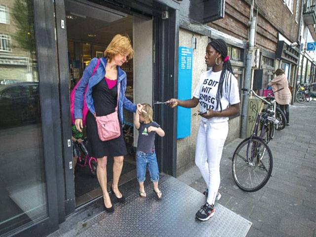 Dutch immigrant kids take to street demanding ‘white’ classmates