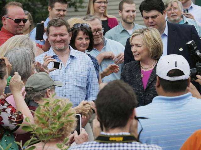 Emails offer rare glimpse into Clinton's personal life