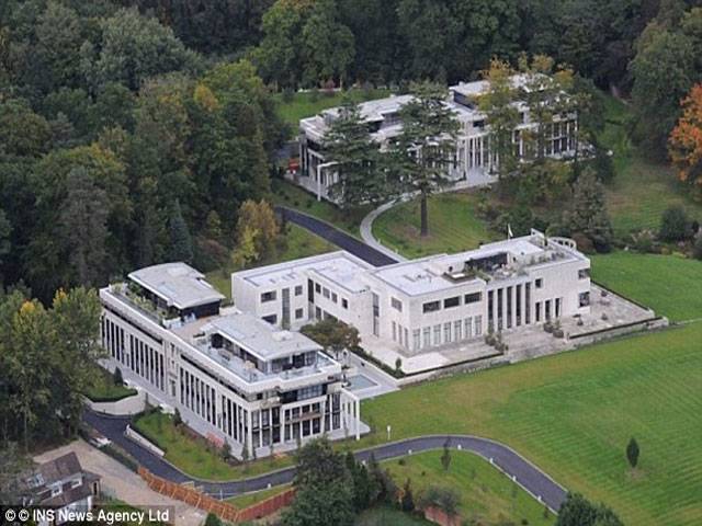 Cliff Richard sells £3m British mansion 