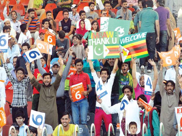 Crowd support softens tough tour for Zimbabwe