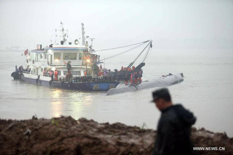 PM shocked over sinking of ferry in China