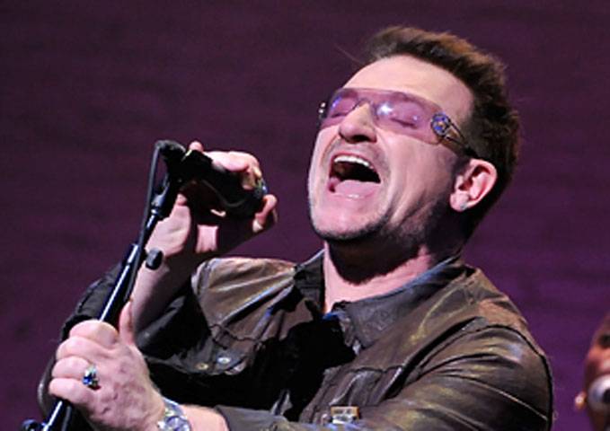 Bono honours his rescuers at NY gig