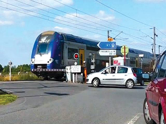 Three dead as French train hits car at level crossing 
