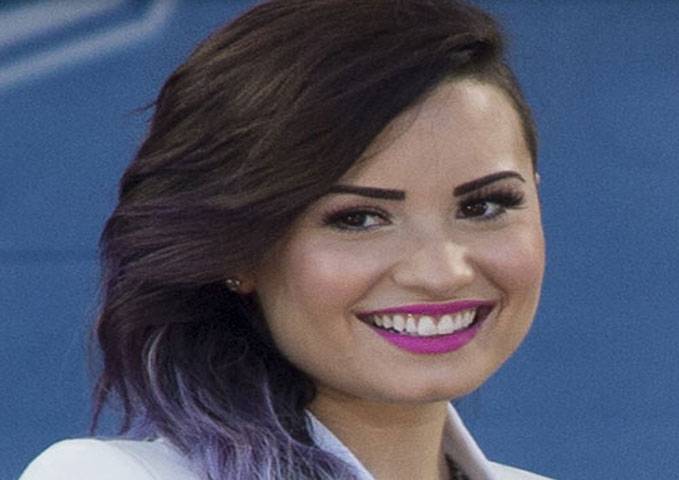 Demi Lovato hits back at cyber-bullies 