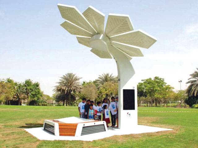 Smart solar palm trees power Wi-Fi, phones in Dubai