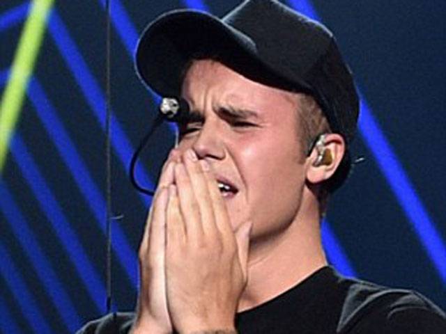 Bieber breaks down in tears after performance