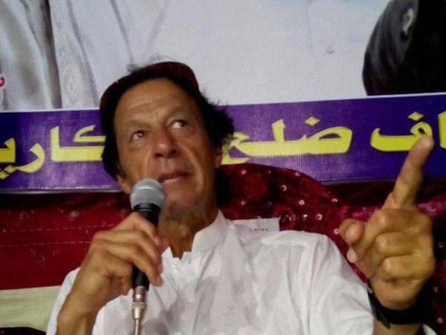 Imran slams Sindh leadership for ‘looting’ public funds