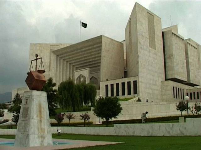 SC puts PTI MNAs, leaders of house, opposition on notice 