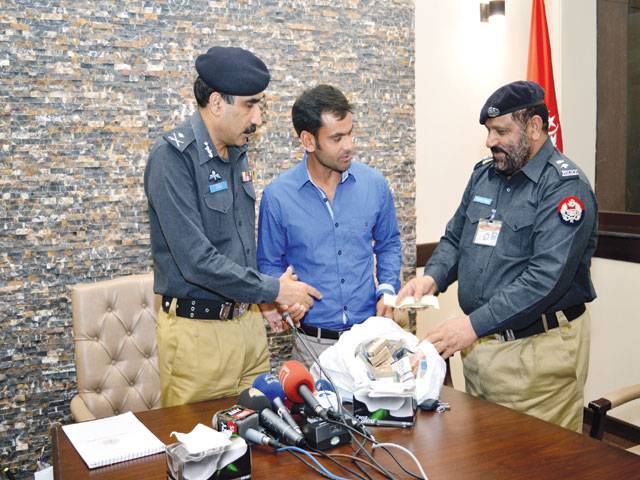 Police hand over Rs22.5m to Hafeez