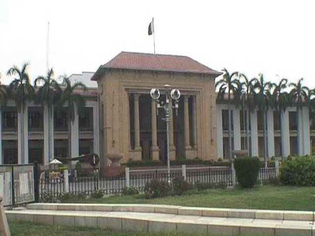 Multan SP to bear brunt of bribery charges