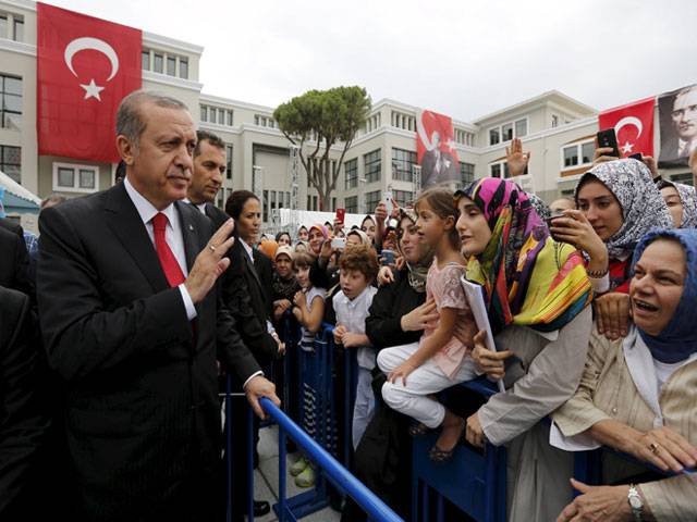  Turkey President greets students