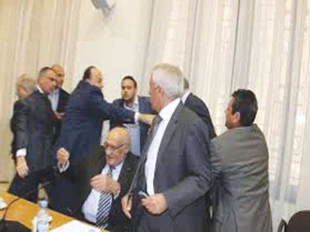 Lebanese lawmakers scuffle in televised meeting