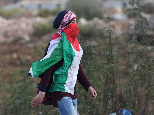 Palestinian girls clashes with Israeli troops1