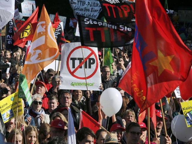 Thousands protest in Berlin against EU-US trade deal