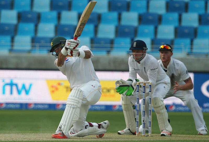 Ton-up Misbah anchors Pakistan in second Test