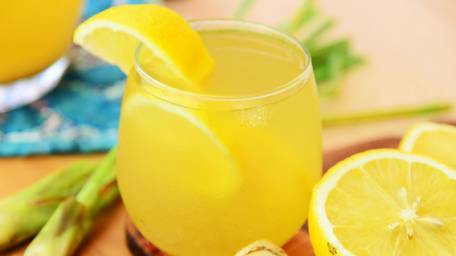 Juices, lemon grass tea repellent to dengue