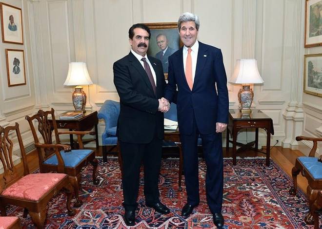 COAS discusses regional security issues with Kerry