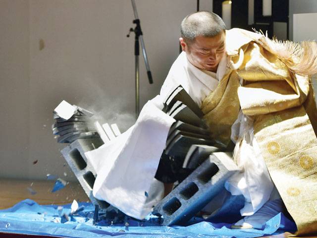 Japanese monks karate chop, chant in funeral contest