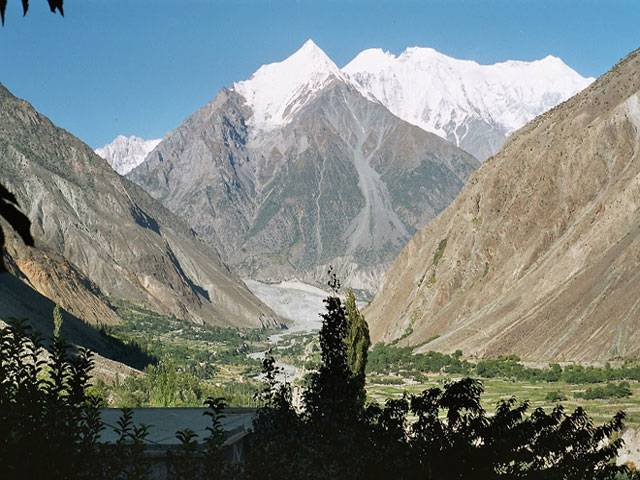 Mountain Pakistan walls off glacial lake flash floods