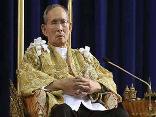 Frail Thai king briefly leaves Bangkok hospital