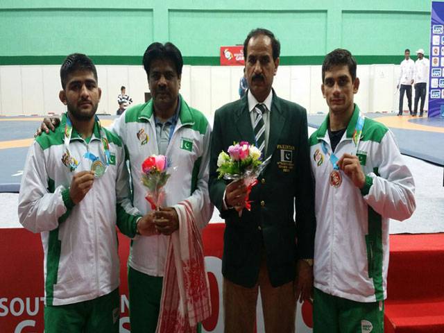Pakistan wrestlers win two silvers, squash players excel