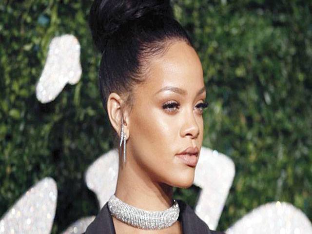 Rihanna album at US number one after unusual release