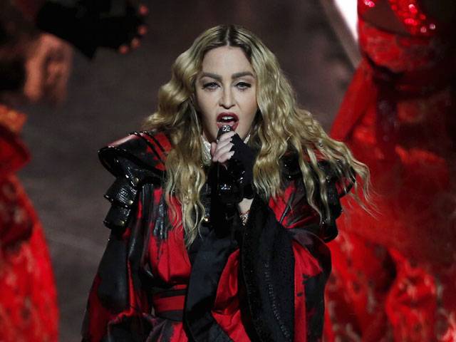 Philippines may ban Madonna for disrespect to flag