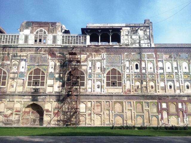 Restoring Fort’s Picture Wall