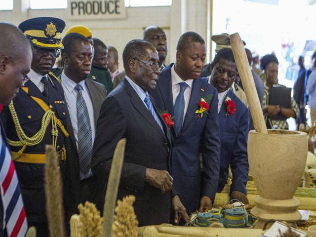 Togolese President receives a portrait at the Zimbabwe International trade Fair