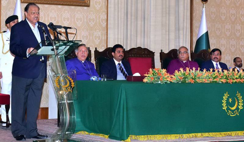 Govt believes in dignity of labour: President