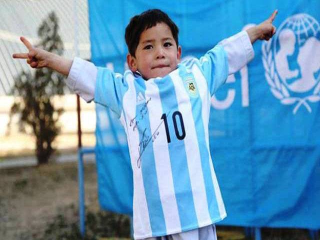 Messi’s young fan arrives Pakistan