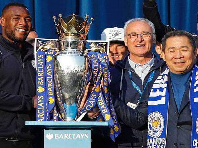 Thousands turn out as Leicester parade trophy