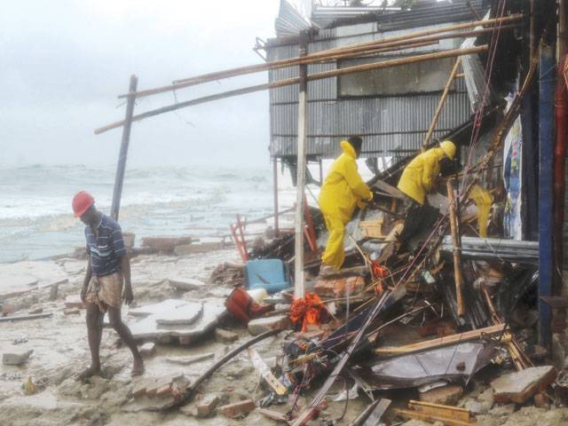 23 dead, 500,000 flee as cyclone hits BD