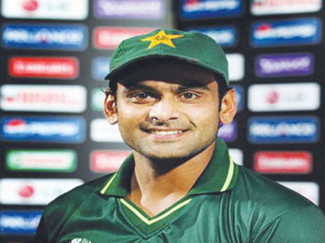 Hafeez differs from PCB chief on education remarks
