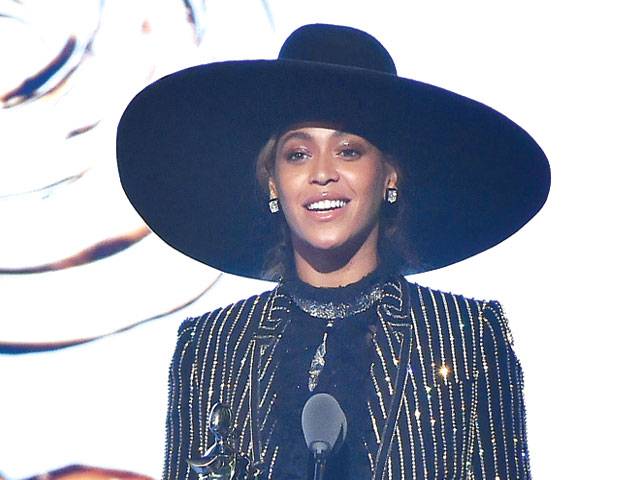 Beyonce wins fashion icon award 