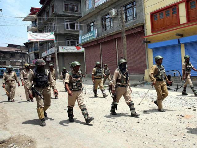Kashmiri protestors clash with Indian troopers