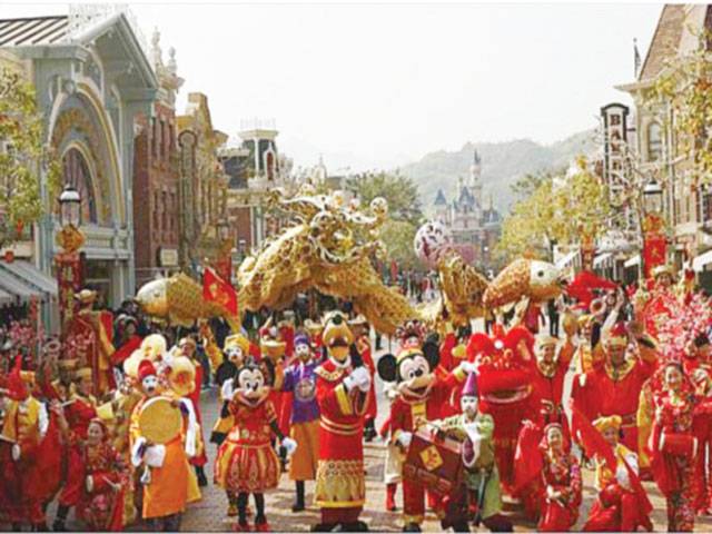 Disney theme park in Shanghai nears a million visitors