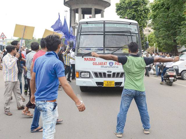 Clashes as hundreds protest attack on low-caste Indians