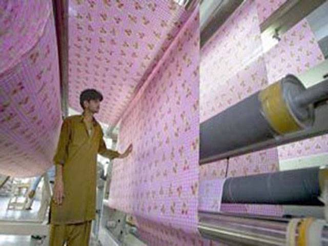 Textile exports dwindled by 7.4 percent in FY2015-16