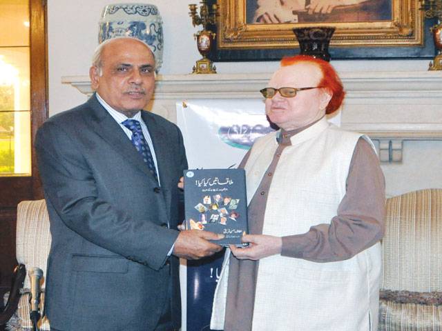 Altaf Hassan Qureshi’s book launched