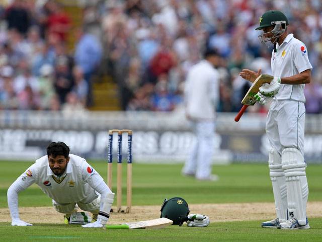 Azhar defies England before Woakes strikes