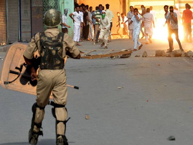 Indian forces during a clash with Kashmiri in Srinagar