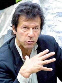 Khan firm, leaders dither over moving SC