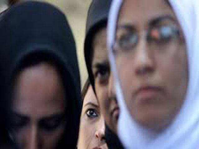 Turkey allows policewomen to wear Islamic headscarf