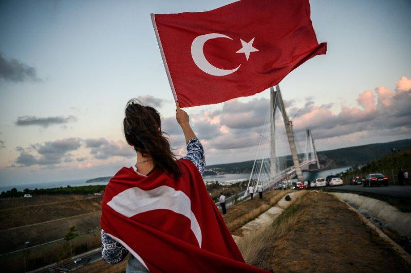 Moody's cuts Turkey debt rating to 'junk' level