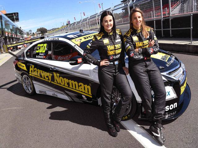 Female speedsters take on Australia's 'Great Race'