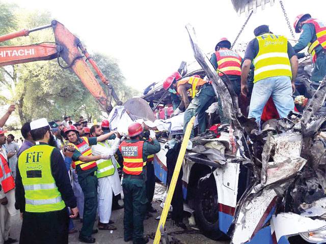 Khanpur buses smash-up claims 29 lives