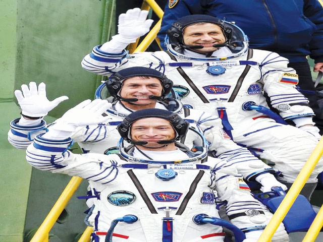 Two Russians, one American blast off to ISS