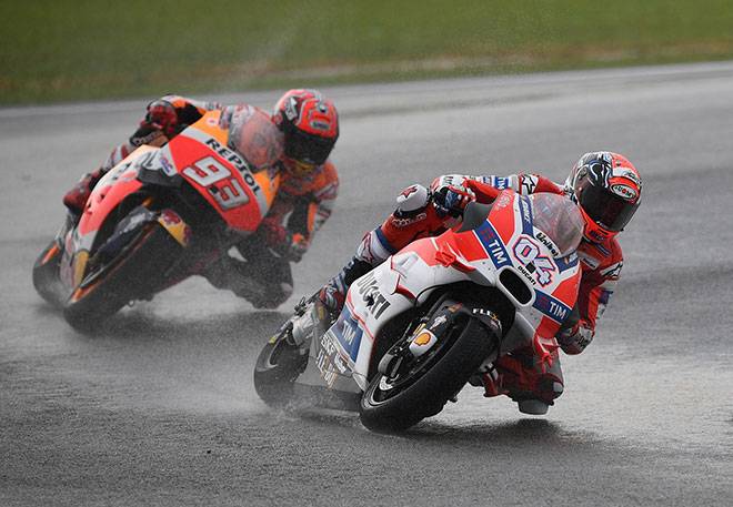 Dovizioso pulls away from Rossi for Malaysia win